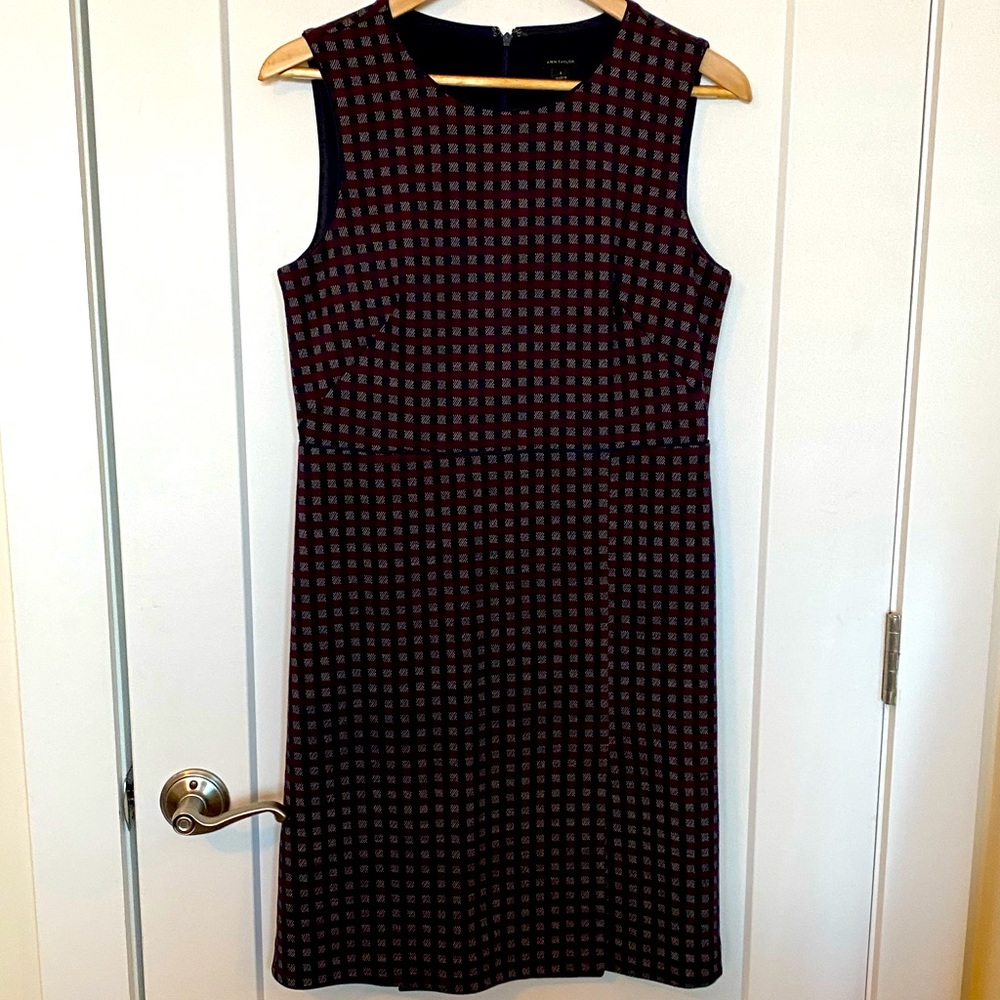 Like new!  Pretty design and pattern! Ann Taylor S 6 dress.